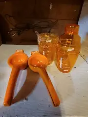 NEW 4 Pc Cointreau Margarita Gift Kit, 2 Drink Shakers & Citrus Lime Squeezers