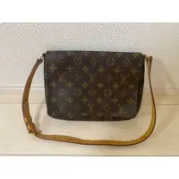 在飛比找蝦皮購物優惠-LOUIS VUITTON 路易威登 肩背包 M51257 