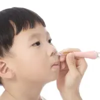 在飛比找樂天市場購物網優惠-新生嬰兒吸鼻屎專用夾子神器嬰幼兒挖鼻涕清理掏耳朵清潔器光鑷子