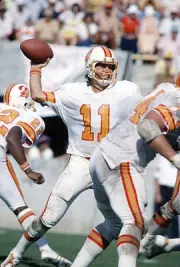 Steve Spurrier Tampa Bay Buccaneers drops back to pass at an NFL - 1976 Photo