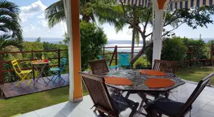 Maison de 2 chambres avec vue sur la mer jardin clos et wifi a Vieux Habitants a 2 km de la plage