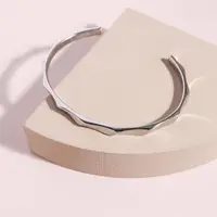 在飛比找momo購物網優惠-【MIESTILO】心的律動｜水波紋手環(醫療鋼手環 搭配手