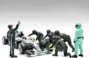 Formula One F1 Pit Crew 7 Figure Set Team Black Release 3 1/18 American Diorama