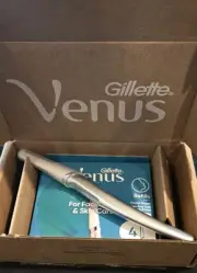 Gillette Venus Female Facial Razor, Dermaplaning Tool plus 4 Blade Refills