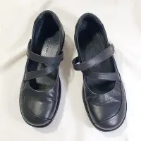 在飛比找Yahoo!奇摩拍賣優惠-La New黑色厚實耐穿 低跟娃娃鞋