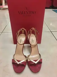 在飛比找Yahoo!奇摩拍賣優惠-全新Valentino 真品紅色卯釘高跟鞋（雙11出清價）