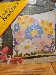 COLUMBIA Minerva CREATIVE Crewel KIT 1562 PASTEL Flowers Pillow 14x14" NEW 1973