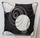Indoor/Outdoor Cushion Circle Pattern Black/White