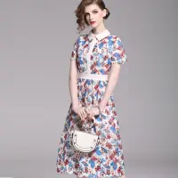 在飛比找momo購物網優惠-【a la mode 艾拉摩兒】白領紅藍花瓣印花細網蕾絲洋裝