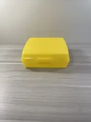 Tupperware Sandwich Keeper Yellow New!