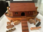 Wood ark with animals free pri ship