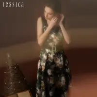 在飛比找momo購物網優惠-【JESSICA】摩登華麗花卉印花桃心領長禮服洋裝G3470