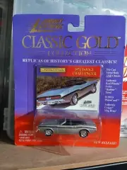 Johnny Lightning Classic Gold 1970 Dodge Challenger R/T silver