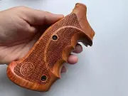 Decorative wood Prof.Target Grips for S&W, K/L ROUND BUTT 686; pattern05