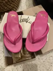 $220 BEEK SUNBIRD LEATHER PUFFY THONG SLIDE SHOES FUCHSIA 6.