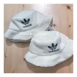 LINDA❤️代購 ADIDAS 毛毛 三葉草 男 女款 親子 童帽 白色 羊羔毛 保暖 漁夫帽 帽子 II3410