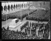 Crowds gathered for the unveiling of the Cenotaph in Martin Place,- Old Photo 1