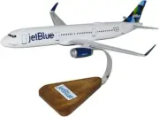 JetBlue Airways Airbus A321-200 Prism Hue N903JB Desk Model 1/100 SC Airplane