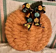 New Handmade Chunky Yarn Pumpkin Wreath~sz. 11x12 in.