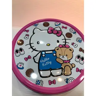 日本帶回來的Hello Kitty餅乾的收納鐵盒