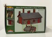 Bachmann 44-0198R OO Gauge Narrow Gauge Blacksmiths and Wagon Workshop Red