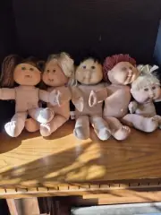 Lot Of Cabbage Patch Dolls For Fix-up.