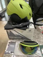 Odoland Winter Snowboard Ski Helmet Size L with Goggles