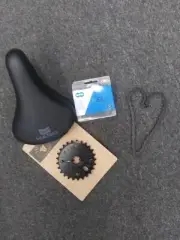 Haro team sprocket 25t/Haro Chevron railed seat/kmc chain& patch kit tool