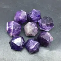 在飛比找蝦皮購物優惠-天然水晶原石 二十面體造型擺件 紫水晶 東陵玉  青金石把玩