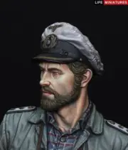 Life Miniatures LI-B020 1/10 German U-Boat Commander