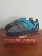 NIB Five Ten Rogue VCS Men's 13.5 Rock Climbing Shoes Neon Blue Charcoal
