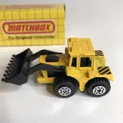 #29 Matchbox Toys SUPERFAST Tractor Shovel, Macau 1976,