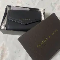 在飛比找蝦皮購物優惠-全新 Charles & Keith 小CK 黑色 信封 拉