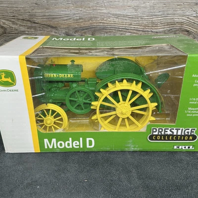 John Deere Model D Prestige Collection Toy Tractor NIB