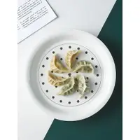 在飛比找ETMall東森購物網優惠-家用陶瓷餃子盤大號雙層瀝水盤子創意10寸水餃盤菜盤蒸盤蒸架蒸