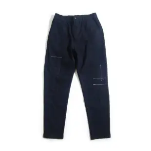 【IZZVATI】交錯線條牛仔褲-黑/藍(品牌牛仔褲系列)