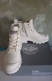 Palladium L'Originale Pallabase Leather Star White Women's Booties Size 6.5M NIB