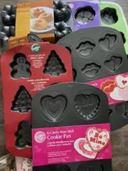 NORDIC WARE Garland MapleLeaf Muffin Pan WILTON Flower Xmas Valentine Cookie NEW