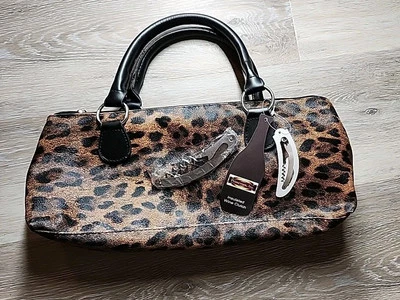 Wine Clutch / Purse Cheetah Thermal Insulated Portable Waiter-Style Corkscrew