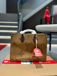 在飛比找Yahoo!奇摩拍賣優惠-【二手包包】Lv onthego 全套包裝  品質 Lv  