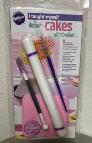 Wilton I Taught Myself To Decórate Cakes + Tools