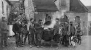 German army field kitchen in a French village WWI 1915Krieg in Bil- Old Photo