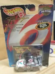 Hot Wheels Pro Racing 1/64 NASCAR diecast #6 Valvoline Mark Martin 1999 NIP