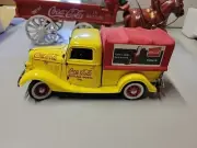 Danbury Mint- Coca Cola 1935 Ford Delivery Trk 1:24 W/ Vending Machine & Title