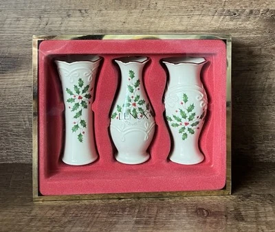 LENOX Holiday Bud Vases Holly Berry Christmas Pattern Cream With Gold 3 Pc Set