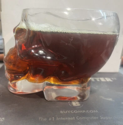GLASS CRYSTAL HEAD SKULL HEAD VODKA DECANTER WITH 4 ACRYLIC SHOT GLASSES