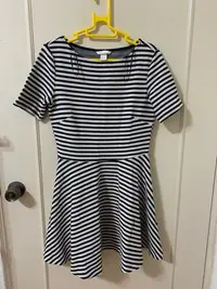 在飛比找Yahoo!奇摩拍賣優惠-H&M 黑白條紋挺版修身洋裝S Forever21 ZARA