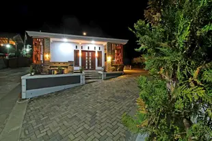 布羅莫薩普特拉景觀旅館Saputra View Bromo Guest House