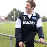 NEW Collingwood Magpies Throwback Windbreaker