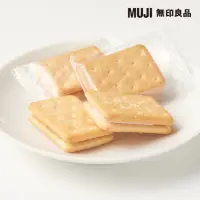 在飛比找momo購物網優惠-【MUJI 無印良品】夾心餅乾 草莓奶油風味/66g